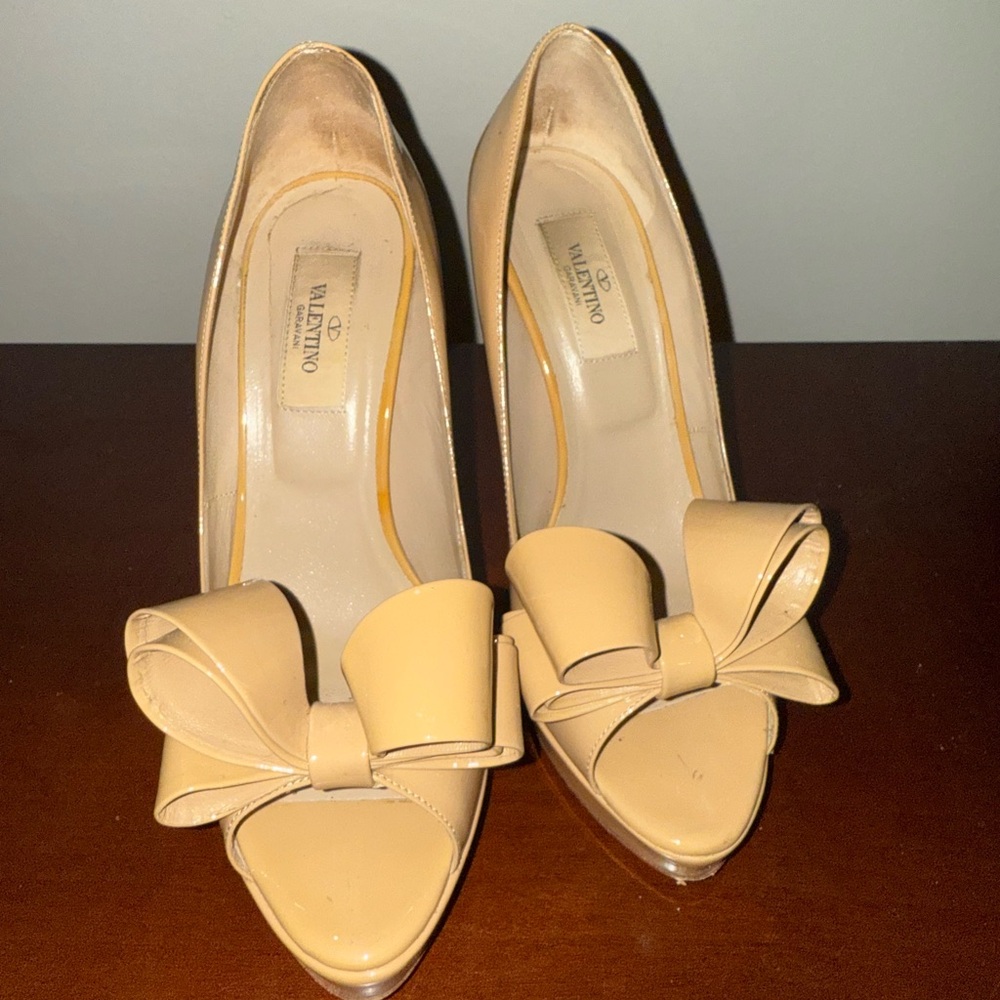 Valentino Tan Bow Heels with Pointed Toe
